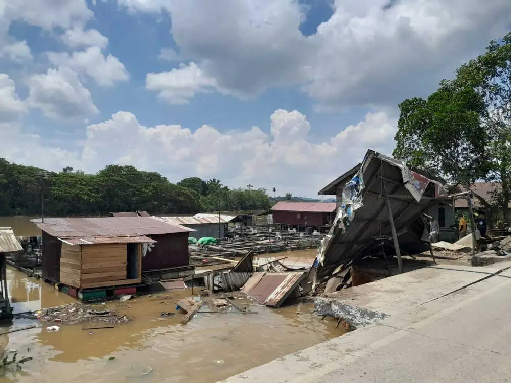 Warga Desa Jembayan yang tinggal di tepi Sungai Mahakam ingin direlokasi.