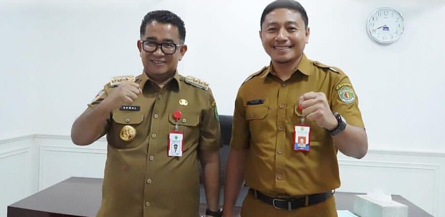 Kepala DPMPTSP Kaltim, Puguh Harjanto saat bertemu dengan Pj Gubernur Kaltim, Akmal Malik. (Dok DPMPTSP Kaltim)