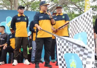Pj Gubernur Kaltim Melepas Gowes dan Jalan Santai dalam Perayaan HKN 2023