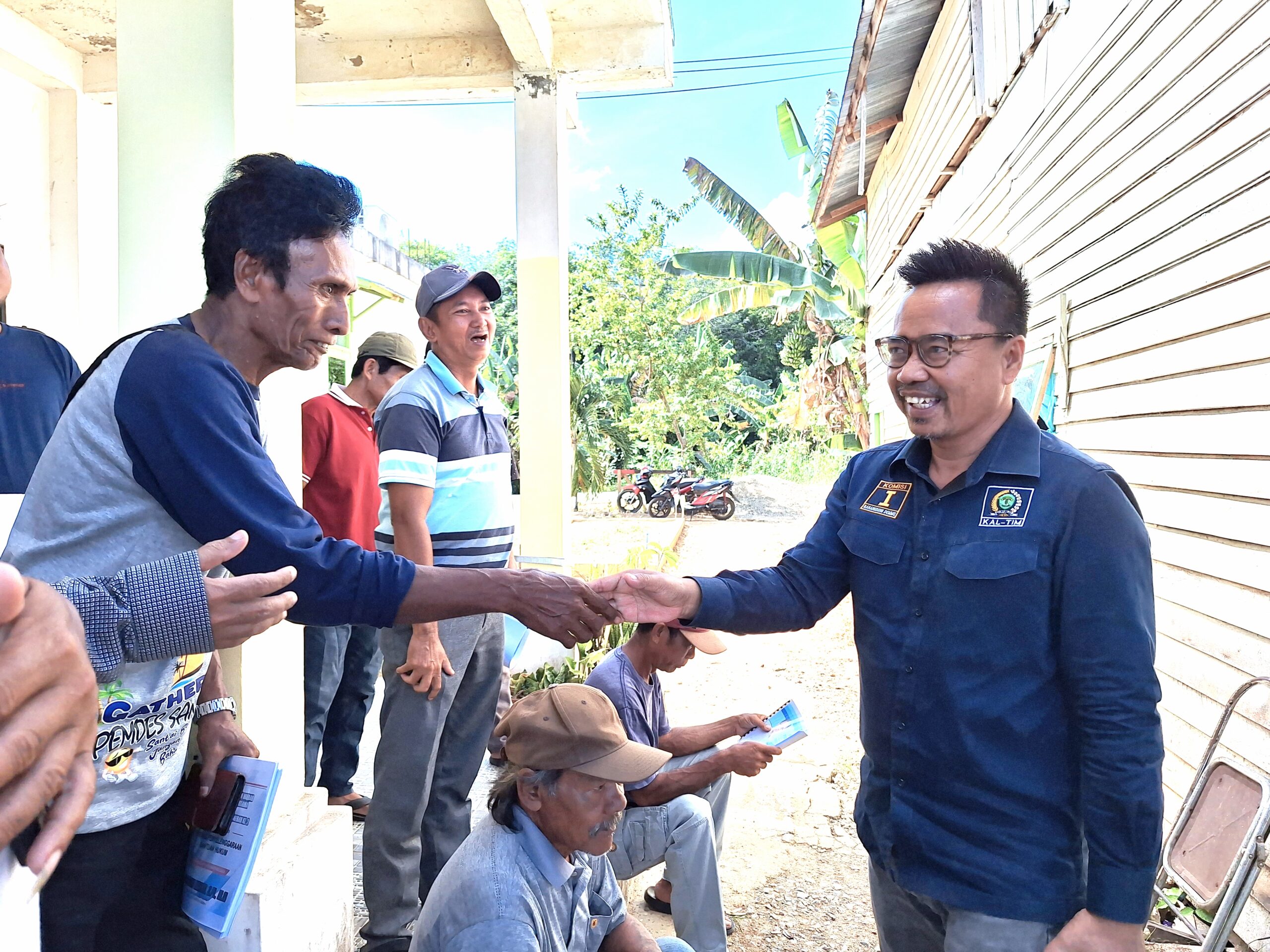 Anggota DPRD Kaltim, Baharuddin Demmu melaksanakan Sosialisasi Perda (Sosper) Bantuan Hukum di Desa Sanggulan, Kecamatan Sebulu, Kutai Kartanegara. (Dok)