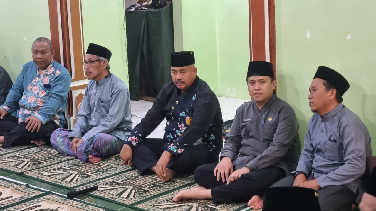 Bupati Kutai Kartanegara, Edi Damansyah saat hadiri safari ramadan di musala Assalam, Kelurahan Bukit Biru, Tenggarong. (Foto/HI)