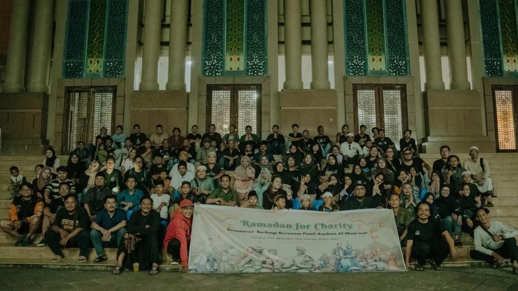 Komunitas Scooterist Samarinda berbagi berkah di bulan ramadan. (Ist)