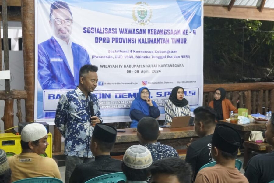 Sosialisasi wawasan kebangsaan (Sosbang) keempat tahun 2024, anggota DPRD Kalimantan Timur, Baharuddin Demmu di Desa Sebuntal, Marang Kayu, Kutai Kartanegara. (Foto/HI)