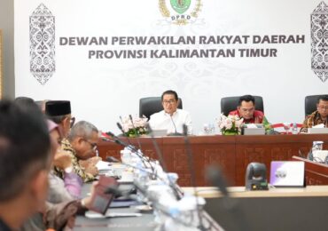Bersama DPRD Kaltim, Pj Gubernur Evaluasi Program Beasiswa