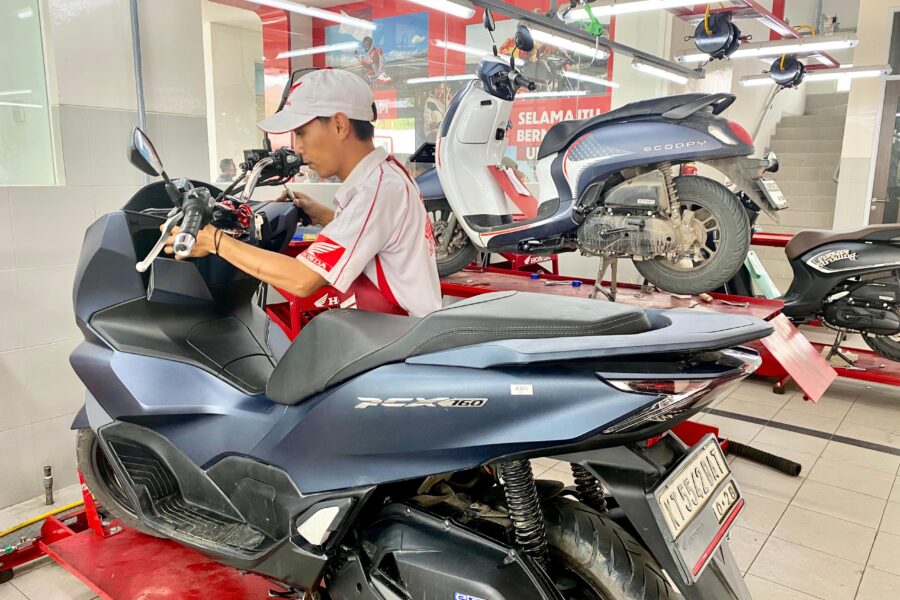 Ilustrasi Perawatan Sepeda Motor ala Astra Motor Kaltim 2.
