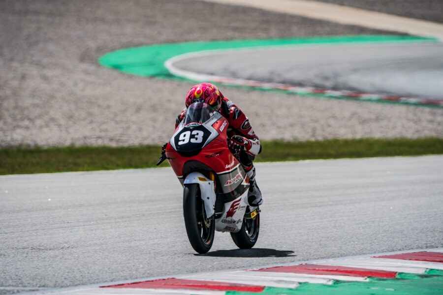 Pebalap Astra Honda Racing Team (AHRT), Fadillah Arbi Aditama mendapat kesempatan untuk merasakan kompetitifnya persaingan balap dunia Moto3, di Circuit de Barcelona-Catalunya, Spanyol