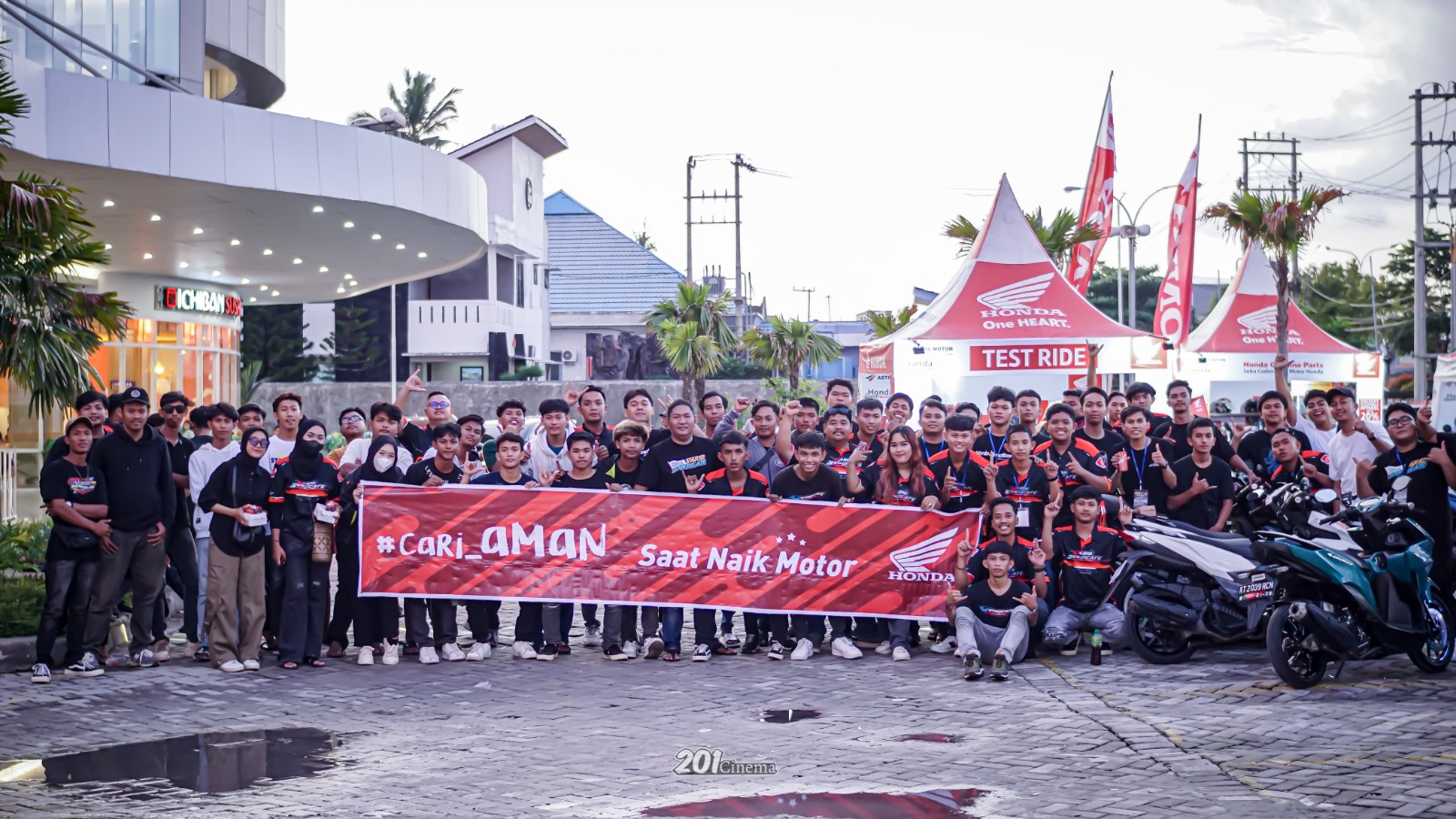 Sebanyak 100 bikers honda hadir padati rangkaian acara yang berlangsung dihalaman parkir citimall kota Bontang ini.