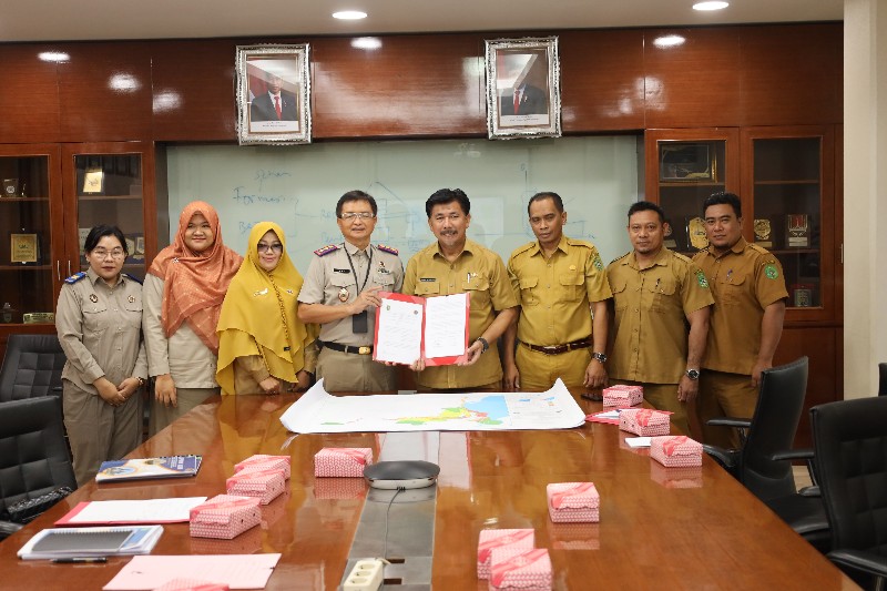 Penandatanganan oleh Sekda Kukar bersama dengan Kepala ATR BPN Kukar Aag Nugraha, dan disaksikan oleh perwakilan Organisasi Perangkat Daerah OPD terkait