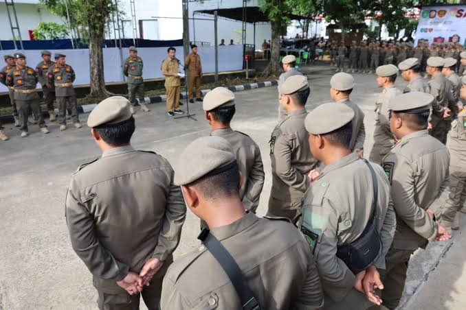 Sekretaris Daerah Kabupaten Kutai Kartanegara, Sunggono beri arahan Satpol PP.