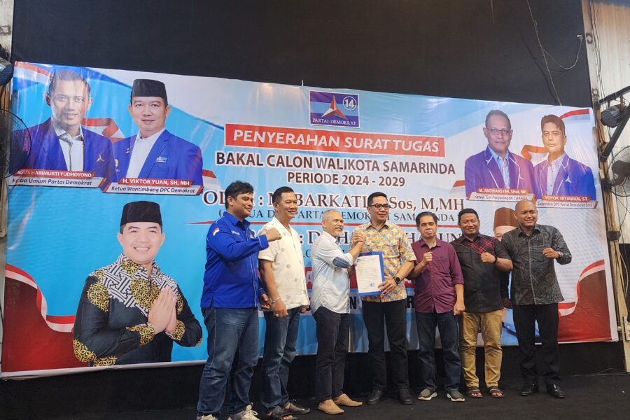 Foto Bersama Setelah Penyerahan surat tugas Bakal Calon (Balon) Walikota Samarinda, Kaltim, periode 2024 - 2029 oleh Partai Demokrat kepada Andi Harun. (Foto/HAE)