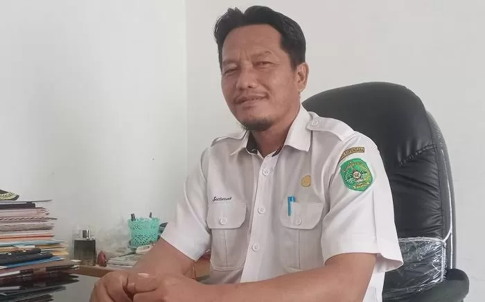 Kepala Desa Sumber Sari, Sutarno.