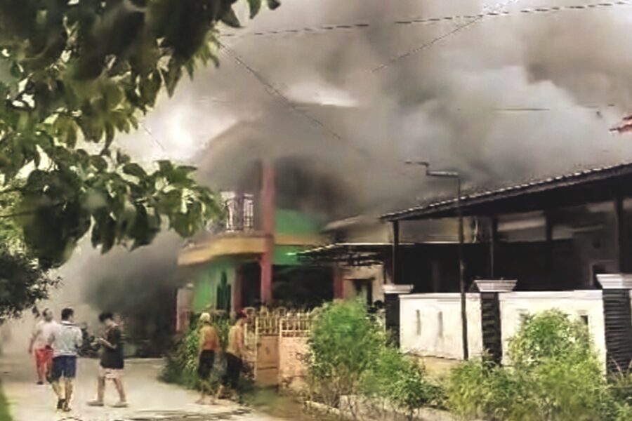 Peristiwa kebakaran melanda perumahan Arisco Samarinda. (Foto/IST)