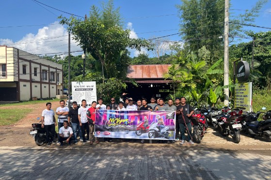 Astra Motor Kaltim 2 bersama para komunitas sepeda motor Honda saat gelaran Mabar Varian PCX pada minggu (29/07) akhir pekan lalu. (Ist)