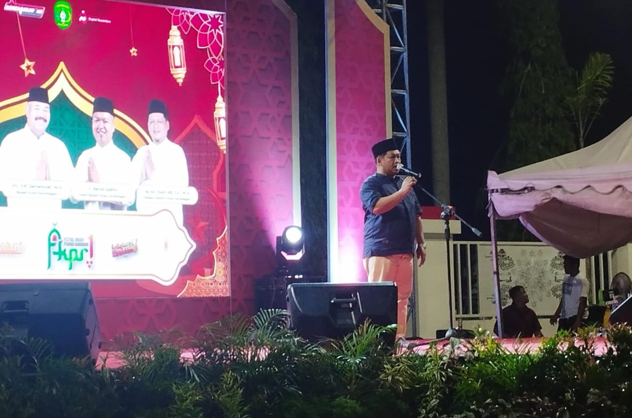 Kepala Dispora Kukar, Aji Ali Husni saat memberikan sambutan. (Foto/ist)