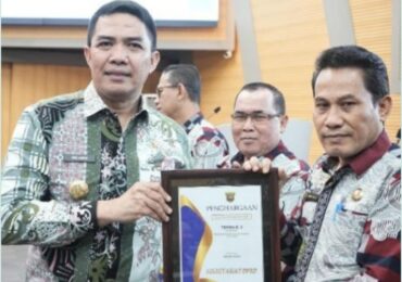 Sekretariat DPRD Samarinda Raih OPD Terbaik, Agus Tri Sutanto Terima Penghargaan