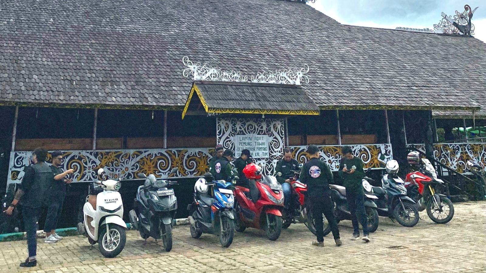 Dokumentasi Gandeng Komunitas, Astra Motor Kaltim 2 Kunjungi Wisata Budaya Lokal Lewat Borneo Explore. (Istimewa)