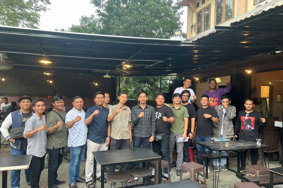 Sesi foto bersama usai pembentukan SMSI Samarinda. (Ist)