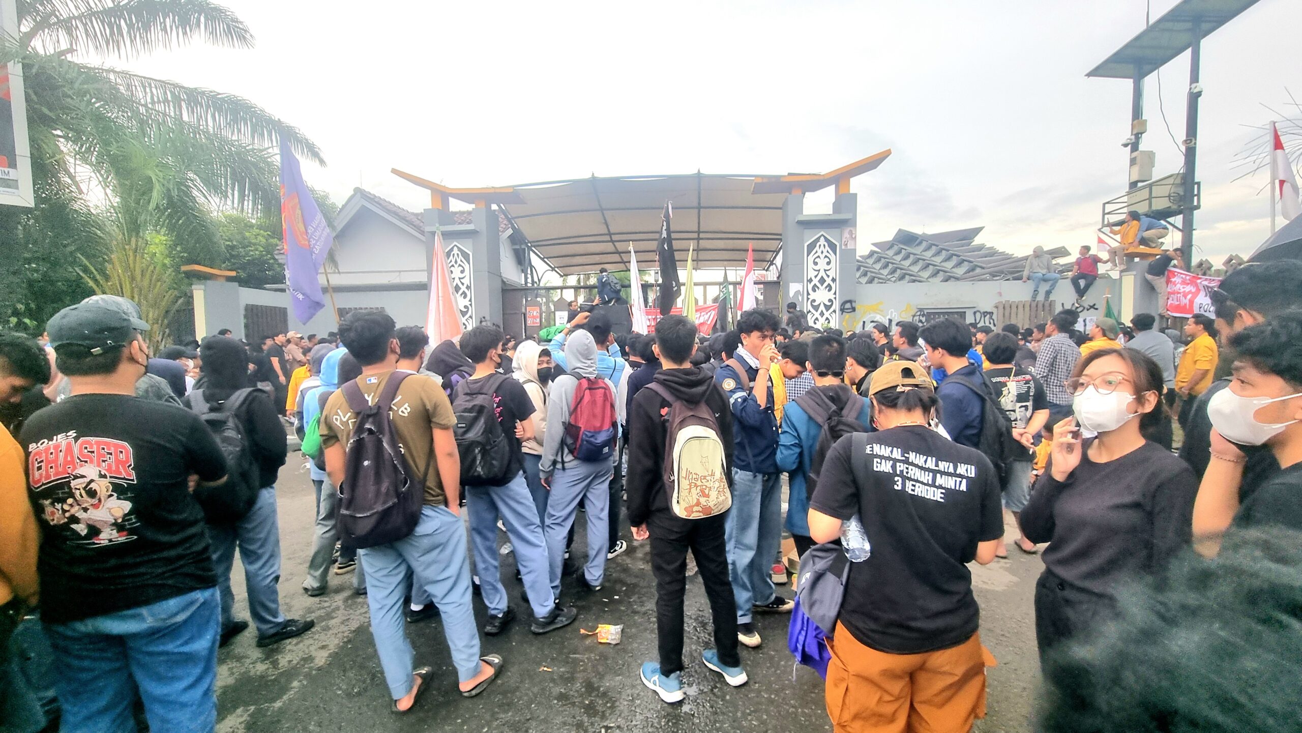 Aksi demo mahasiswa kaltim diwarnai kehadiran para pelajar dari sejumlah sekolah menengah atas/kejuruan ternama di kota Samarinda.