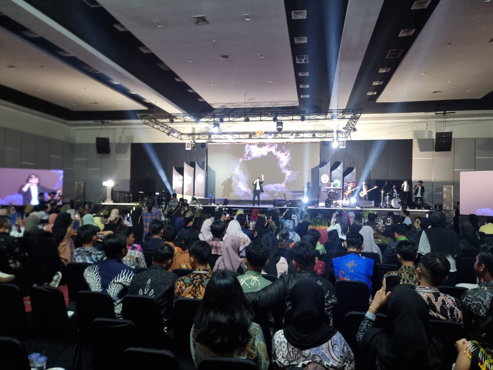 Penampilan memukau Ariyo wahab pada Malam Anugerah Pekan Raya Kaltim 2024. (Foto/HI)