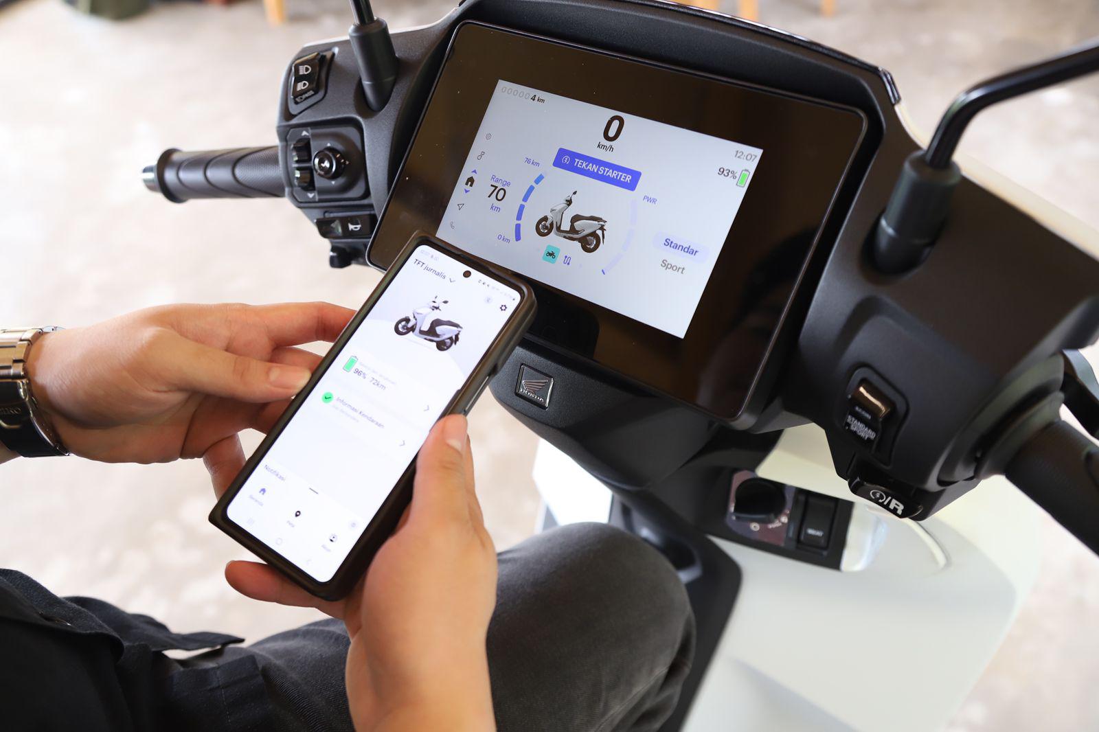 Honda CUV e: menjadi salah satu pilihan sepeda motor listrik Honda yang memiliki fitur konektivitas canggih yaitu Honda RoadSync Duo.