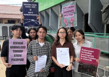 Massa Desak Hakim Tunggal PN Jaksel Batalkan Status Tersangka Del Pedro Dkk