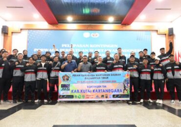 Bupati Aulia Lepas Kontingen Porwada PWI Kukar, Dorong Wartawan Junjung Sportivitas