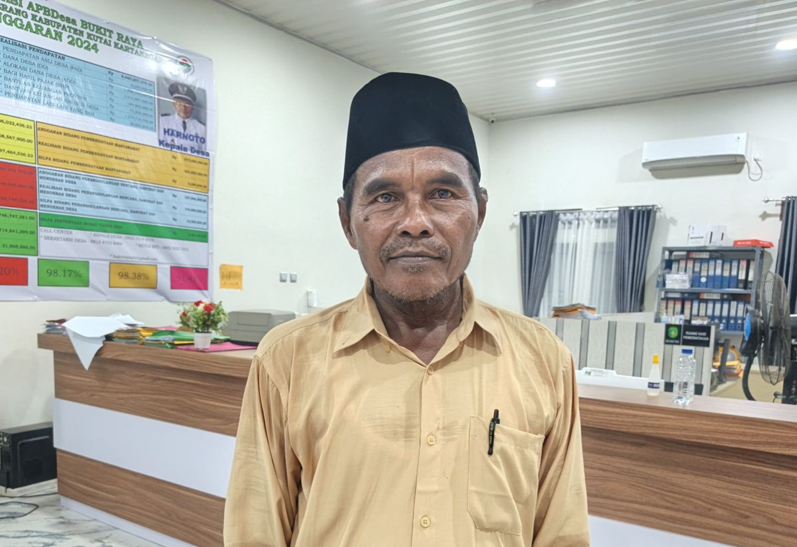 Kepala Desa Bukit Raya, Hartono.
