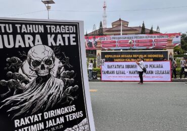 Solidaritas Warga Muara Kate Unjuk Rasa di Polda Kaltim