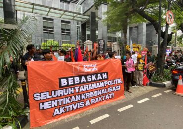 Partai Buruh Kutuk Kriminalisasi Aktivis Aksi Agustus 2025, Gelar Aksi Solidaritas di PN Jakarta Pusat