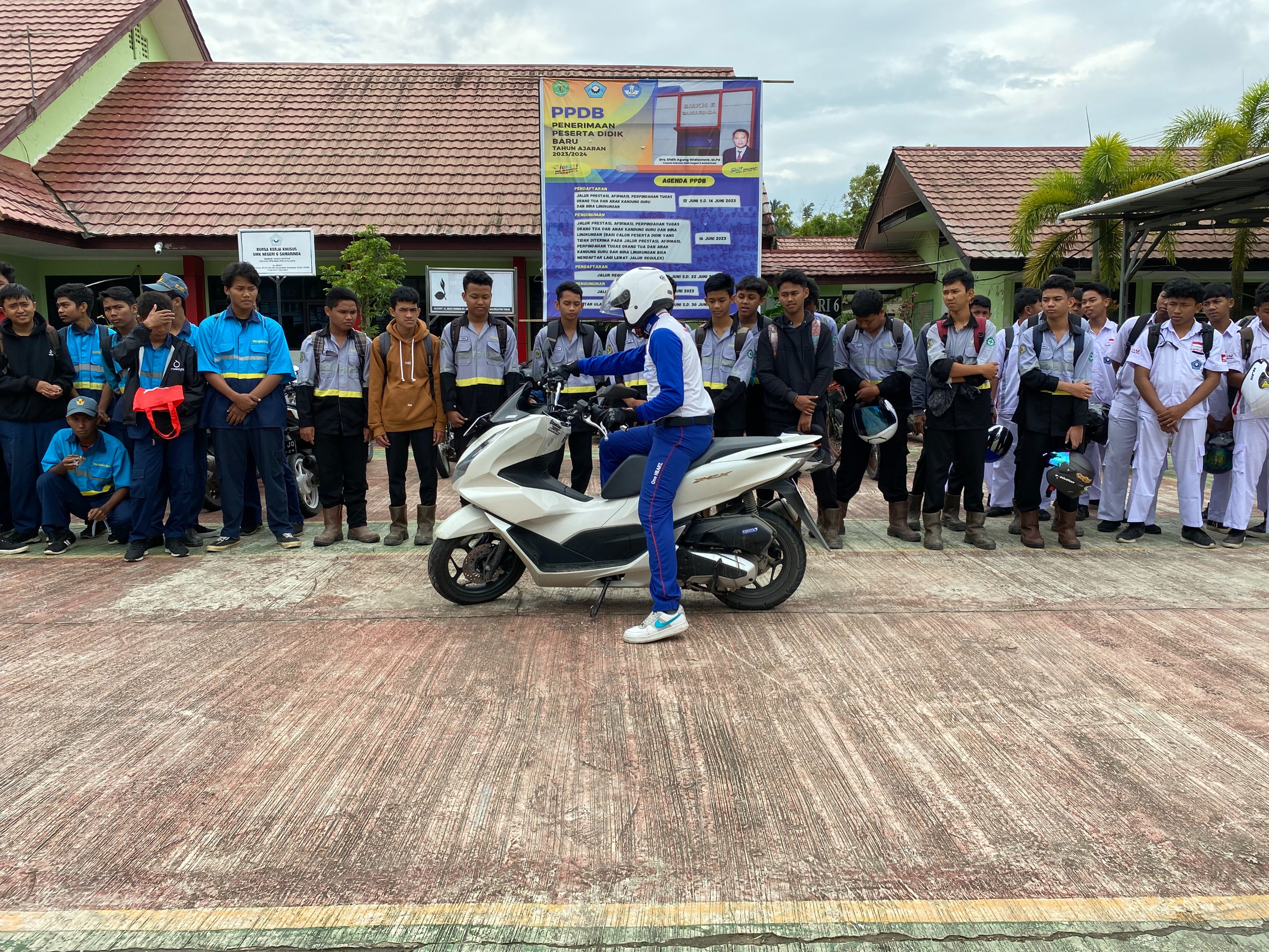 Siap Kembali Sekolah Pekan Depan? Astra Motor Kaltim 2 Bagikan Tips #Cari_Aman Berkendara Bagi Pelajar