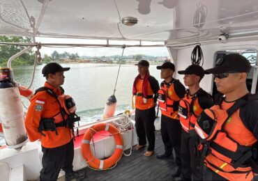 Tim SAR Gabungan Cari Penumpang KM BS yang Lompat di Teluk Balikpapan