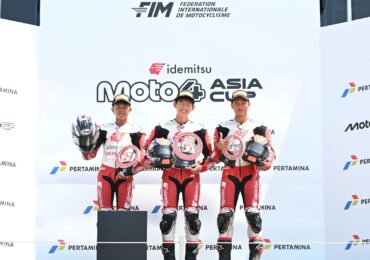 Melesat di Tengah Persaingan Ketat, Bintang dan Resky Naik Podium Moto4 Asia Cup