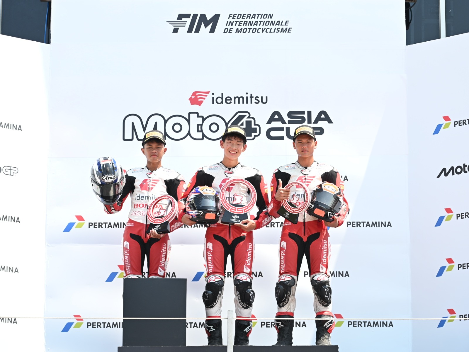 Melesat di Tengah Persaingan Ketat, Bintang dan Resky Naik Podium Moto4 Asia Cup